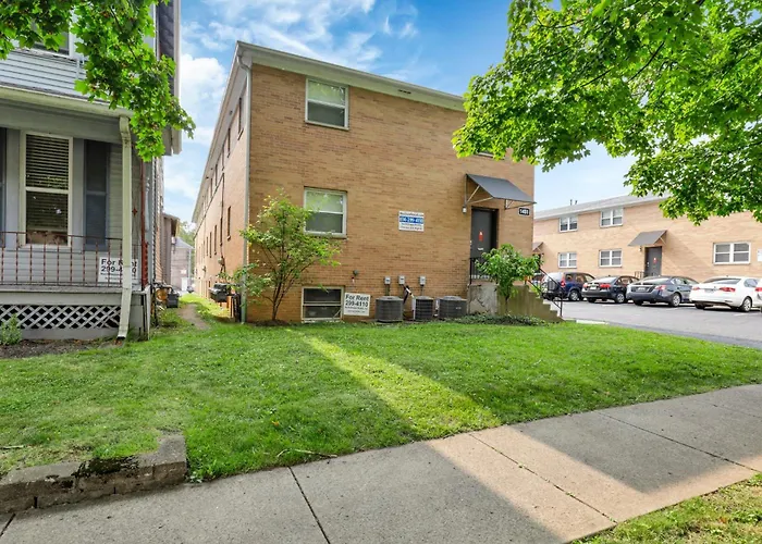 The Worthington - 3 Bedroom 2 5 Bath And Parking Apartment *