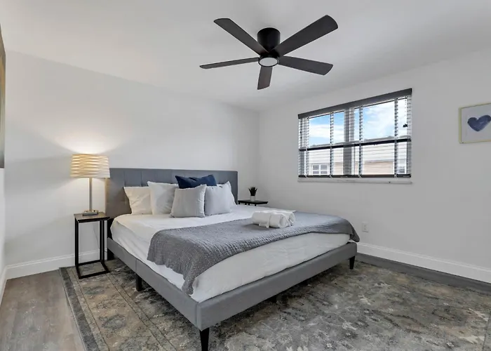 Apartment The Worthington - 3 Bedroom 2 5 Bath And Parking Columbus