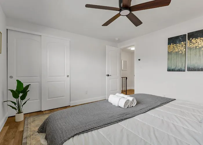The Worthington - 3 Bedroom 2 5 Bath And Parking *