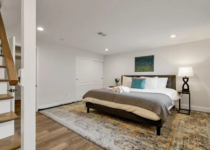 The Worthington - 3 Bedroom 2 5 Bath And Parking Apartment *