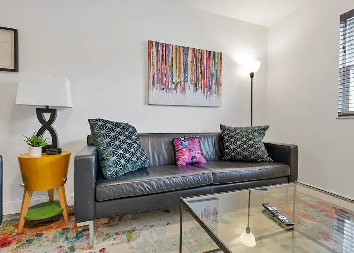 The Worthington - 3 Bedroom 2 5 Bath And Parking Apartment Columbus